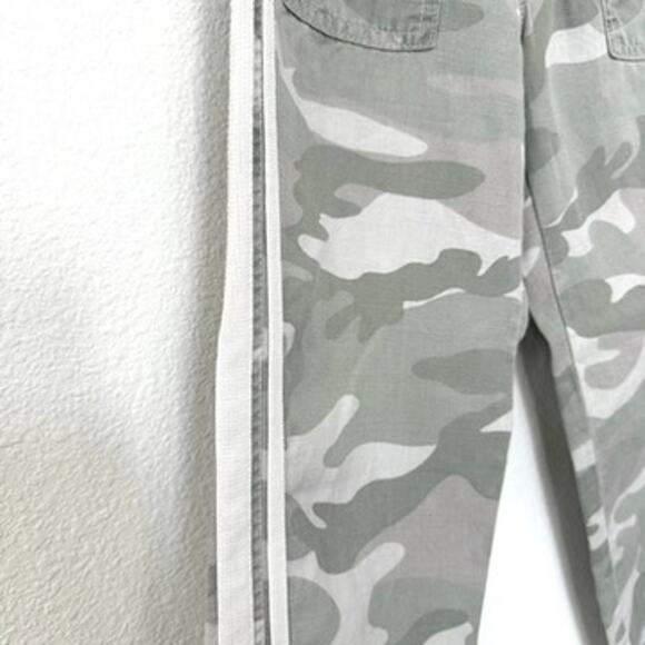 MOTHER The Shaker Chop Crop Fray Jeans Desert Print Camo, Size 25 - Picture 5 of 12